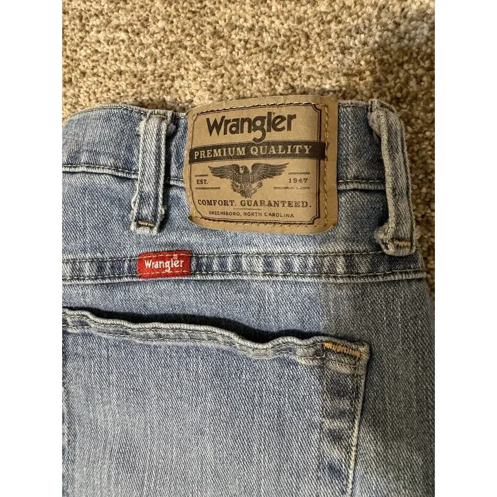 Wrangler Premium Quality Men's Blue Straight Fit Stretch Denim Jeans 5-Pocket